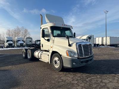 Freightliner Cascadia 125 Day Cab Truck - 450HP, 10 Speed Manual