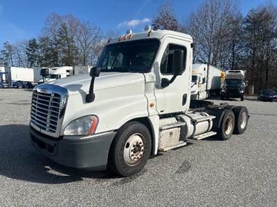Freightliner Cascadia 125 Day Cab Truck - 450HP, 10 Speed Manual