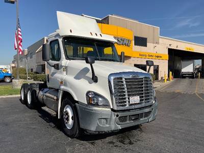 Freightliner Cascadia 125 Day Cab Truck - 435HP, 13 Speed Automatic