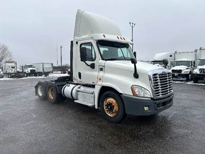 Freightliner Cascadia 125 Day Cab Truck - 435HP, 10 Speed Manual