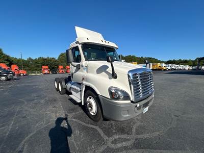 Freightliner Cascadia 125 Day Cab Truck - 450HP, 12 Speed Automatic