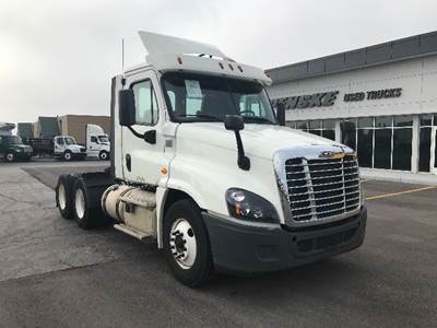 Freightliner Cascadia 125 Day Cab Truck - 435HP, 12 Speed Automatic