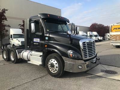 Freightliner Cascadia 125 Day Cab Truck - 475HP, 10 Speed Manual