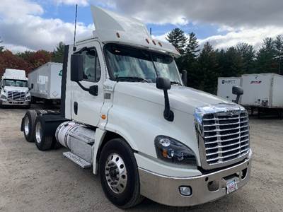 Freightliner Cascadia 125 Day Cab Truck - 455HP, 10 Speed Manual