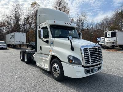 Freightliner Cascadia 125 Day Cab Truck - 455HP, 10 Speed Automatic