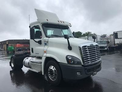 Freightliner Cascadia 125 Single Axle Day Cab Truck - 435HP, 12 Speed Automatic