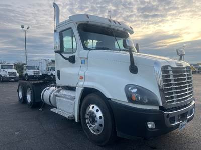 Freightliner Cascadia 125 Day Cab Truck - 475HP, 10 Speed Automatic