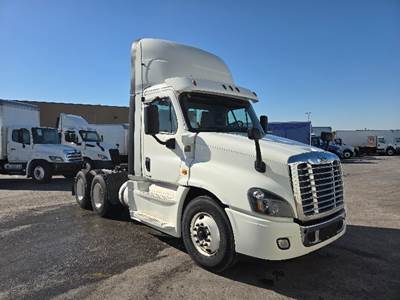 Freightliner Cascadia 125 Day Cab Truck - 450HP, 12 Speed Automatic