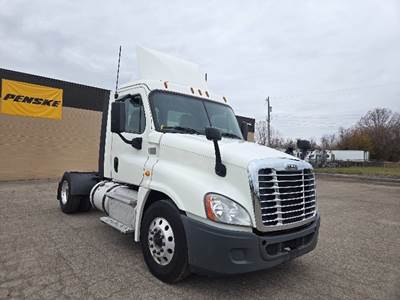 Freightliner Cascadia 125 Single Axle Day Cab Truck - 410HP, 12 Speed Automatic