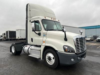 Freightliner Cascadia 125 Single Axle Day Cab Truck - 410HP, 12 Speed Automatic