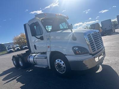 Freightliner Cascadia 125 Day Cab Truck - 455HP, 12 Speed Automatic