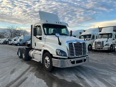 Freightliner Cascadia 125 Day Cab Truck - 455HP, 12 Speed Automatic