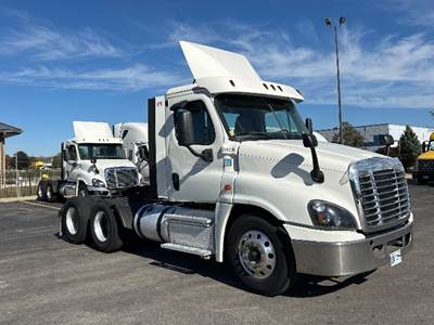 Freightliner Cascadia 125 Day Cab Truck - 455HP, 12 Speed Automatic
