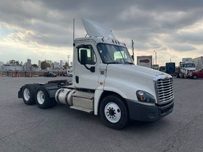 Freightliner Cascadia 125 Day Cab Truck - 435HP, 12 Speed Automatic