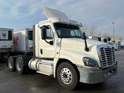 Freightliner Cascadia 125 Day Cab Truck - 455HP, 12 Speed Automatic
