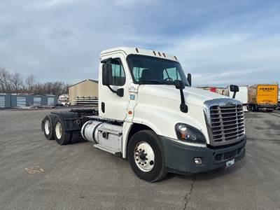 Freightliner Cascadia 125 Day Cab Truck - 505HP, 13 Speed Manual