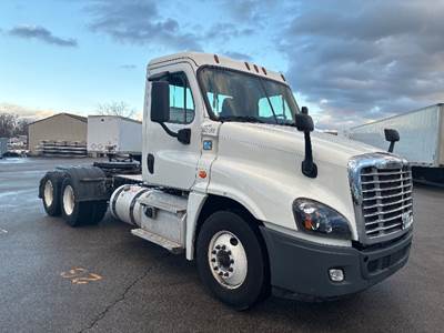 Freightliner Cascadia 125 Day Cab Truck - 505HP, 13 Speed Manual