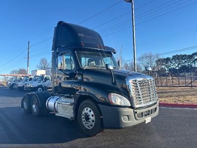 Freightliner Cascadia 125 Day Cab Truck - 435HP, 10 Speed Manual
