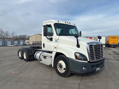 Freightliner Cascadia 125 Day Cab Truck - 505HP, 13 Speed Manual