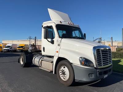 Freightliner Cascadia 125 Single Axle Day Cab Truck - 410HP, 12 Speed Automatic