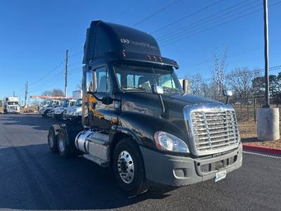 Freightliner Cascadia 125 Day Cab Truck - 435HP, 10 Speed Manual