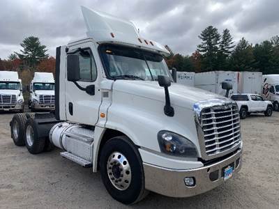 Freightliner Cascadia 125 Day Cab Truck - 455HP, 10 Speed Manual