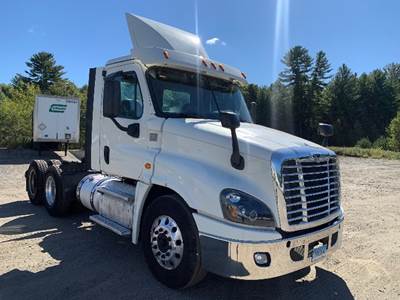 Freightliner Cascadia 125 Day Cab Truck - 455HP, 10 Speed Manual
