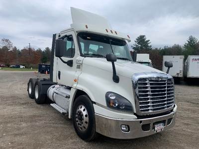 Freightliner Cascadia 125 Day Cab Truck - 455HP, 10 Speed Manual