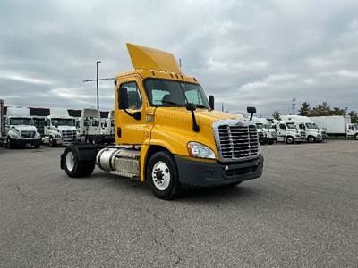 Freightliner Cascadia 125 Single Axle Day Cab Truck - 410HP, 12 Speed Automatic