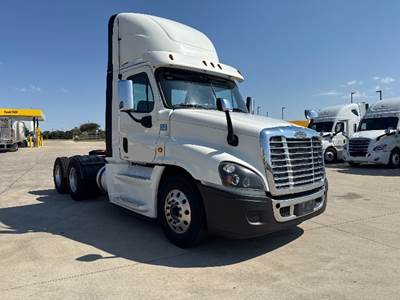 Freightliner Cascadia 125 Day Cab Truck - 455HP, 10 Speed Automatic