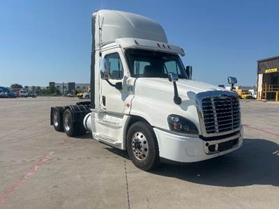 Freightliner Cascadia 125 Day Cab Truck - 455HP, 10 Speed Automatic