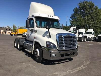 Freightliner Cascadia 125 Day Cab Truck - 455HP, 12 Speed Automatic