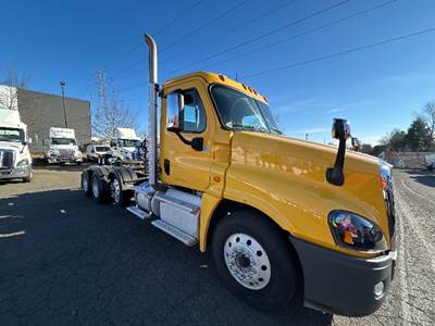 Freightliner Cascadia 125 Day Cab Truck - 475HP, 13 Speed Automatic