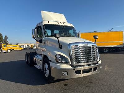 Freightliner Cascadia 125 Day Cab Truck - 450HP, 12 Speed Automatic