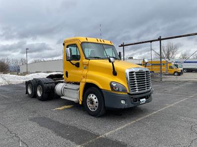 Freightliner Cascadia 125 Day Cab Truck - 475HP, 13 Speed Automatic