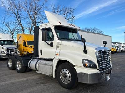 Freightliner Cascadia 125 Day Cab Truck - 455HP, 12 Speed Automatic