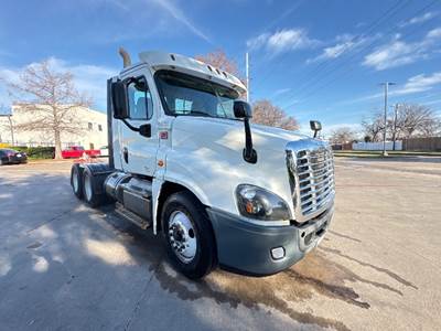 Freightliner Cascadia 125 Day Cab Truck - 435HP, 10 Speed Manual
