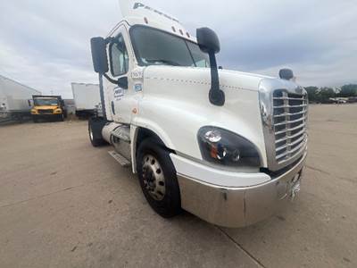 Freightliner Cascadia 125 Single Axle Day Cab Truck - 435HP, 12 Speed Automatic