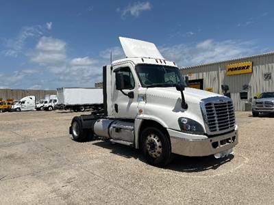 Freightliner Cascadia 125 Single Axle Day Cab Truck - 435HP, 12 Speed Automatic