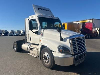 Freightliner Cascadia 125 Single Axle Day Cab Truck - 435HP, 12 Speed Automatic
