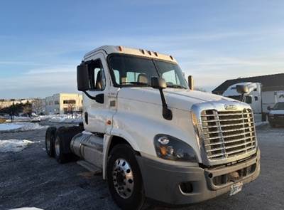 Freightliner Cascadia 125 Day Cab Truck - 435HP, 10 Speed Automatic