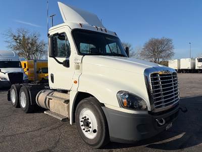 Freightliner Cascadia 125 Day Cab Truck - 435HP, 10 Speed Automatic