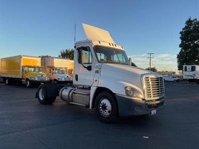 Freightliner Cascadia 125 Single Axle Day Cab Truck - 410HP, 12 Speed Automatic