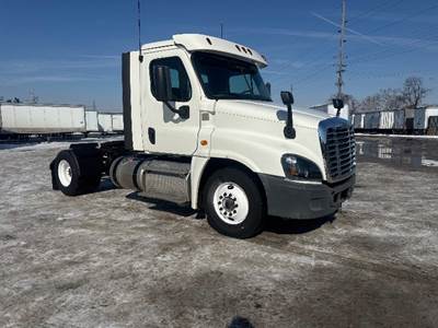 Freightliner Cascadia 125 Single Axle Day Cab Truck - 410HP, 12 Speed Automatic