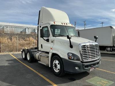 Freightliner Cascadia 125 Day Cab Truck - 435HP, 10 Speed Manual