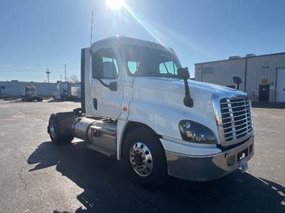 Freightliner Cascadia 125 Single Axle Day Cab Truck - 435HP, 12 Speed Automatic