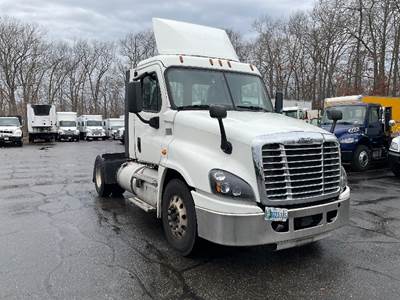 Freightliner Cascadia 125 Single Axle Day Cab Truck - 435HP, 12 Speed Automatic