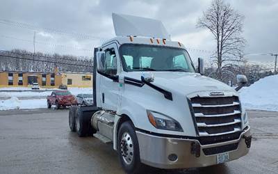 Freightliner Cascadia 125 Day Cab Truck - Cummins 450HP, 13 Speed Automatic