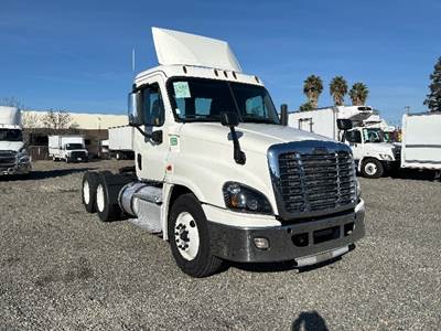 Freightliner Cascadia 125 Day Cab Truck - 450HP, 12 Speed Automatic