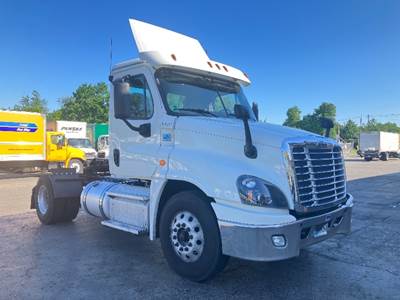 Freightliner Cascadia 125 Single Axle Day Cab Truck - 410HP, 10 Speed Manual